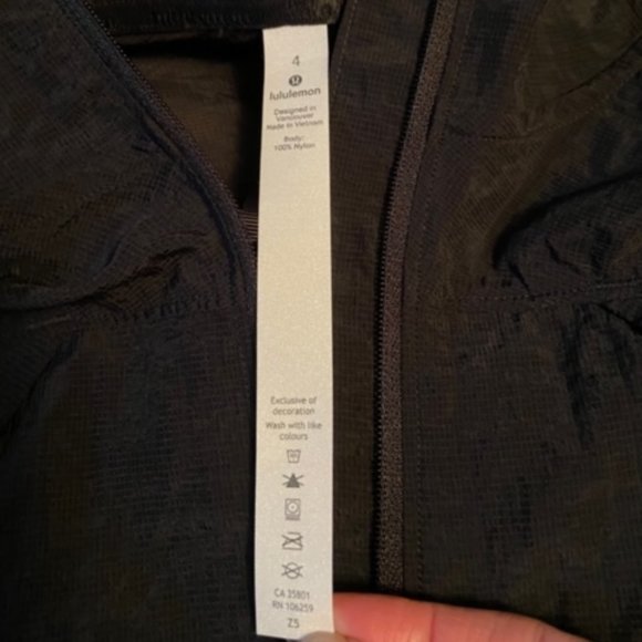 Lululemon Jacket Clear Intention Cropped Black Ladies Size 4 NWT - Picture 11 of 16